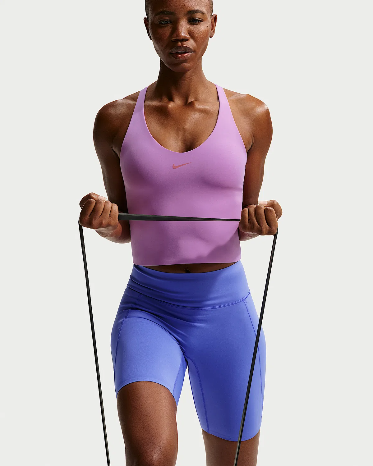Женский топ-бра Nike Universa средней поддержки с чашечками, Light Magenta/Dark Orchid/Desert Berry — фото 3