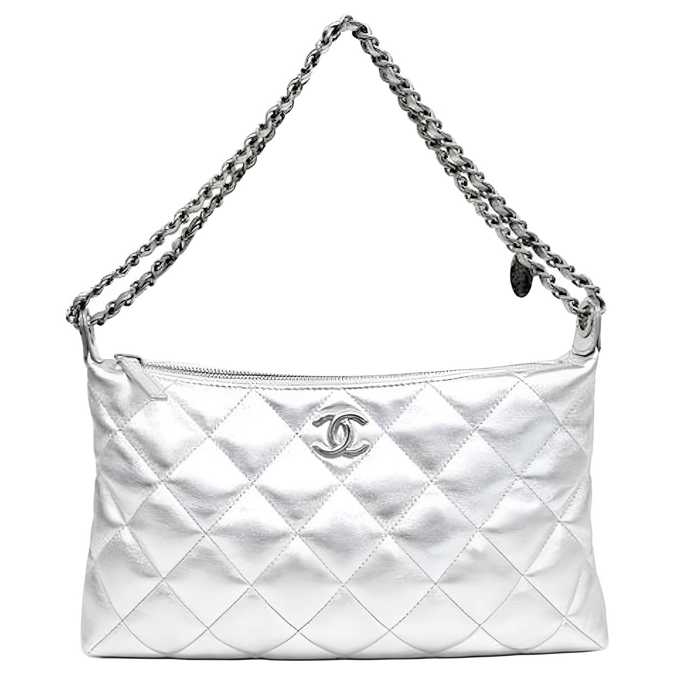 

CHANEL Кожаная сумка хобо в стиле хиппи большая женская серебристая