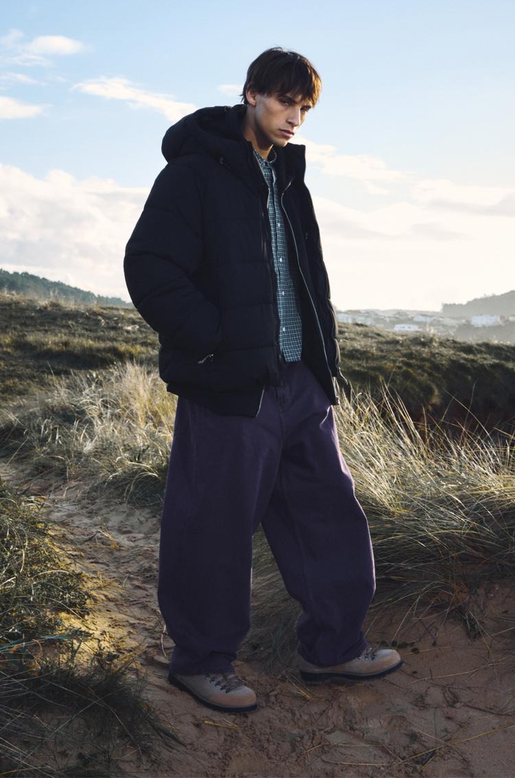 

Утепленная куртка с капюшоном Pull And Bear, черный