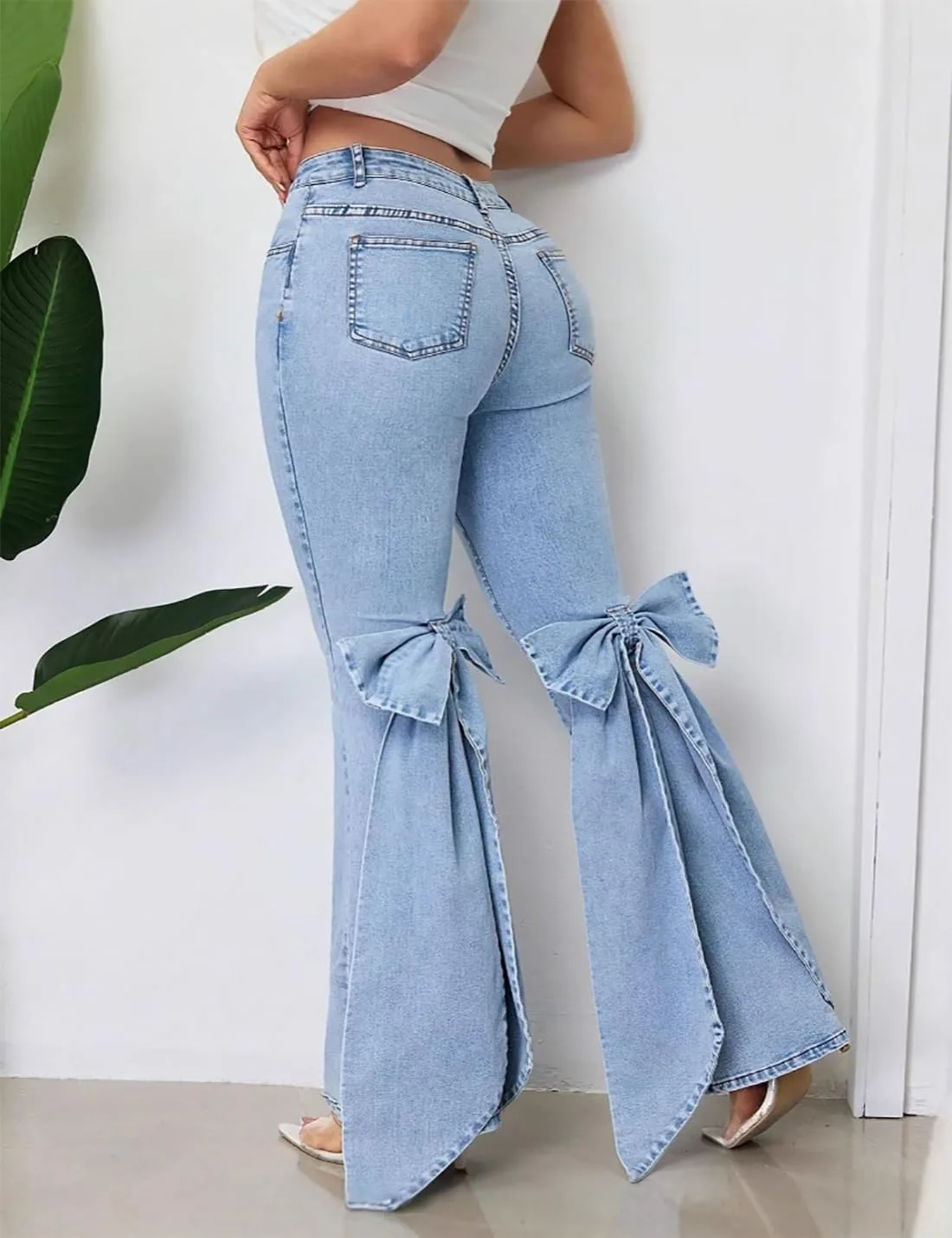 Джинсы женские high waisted с бантом и расклешенным силуэтом — фото 2