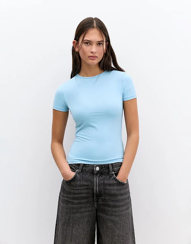 

Футболка Pull&Bear с короткими рукавами из полиамида светло-голубого цвета