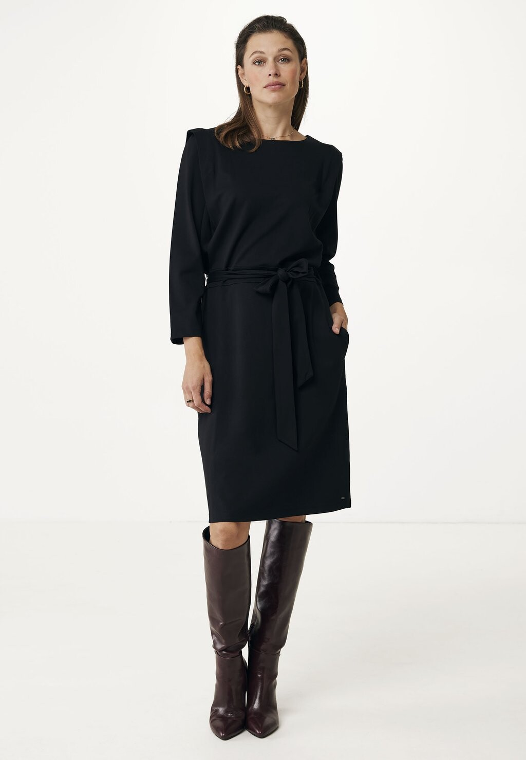 

Повседневное платье WITH BOAT NECKLINE Mexx, черный