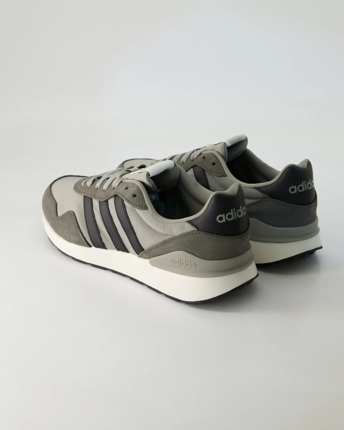 Кроссовки низкие кожаные Adidas, серый — фото 3