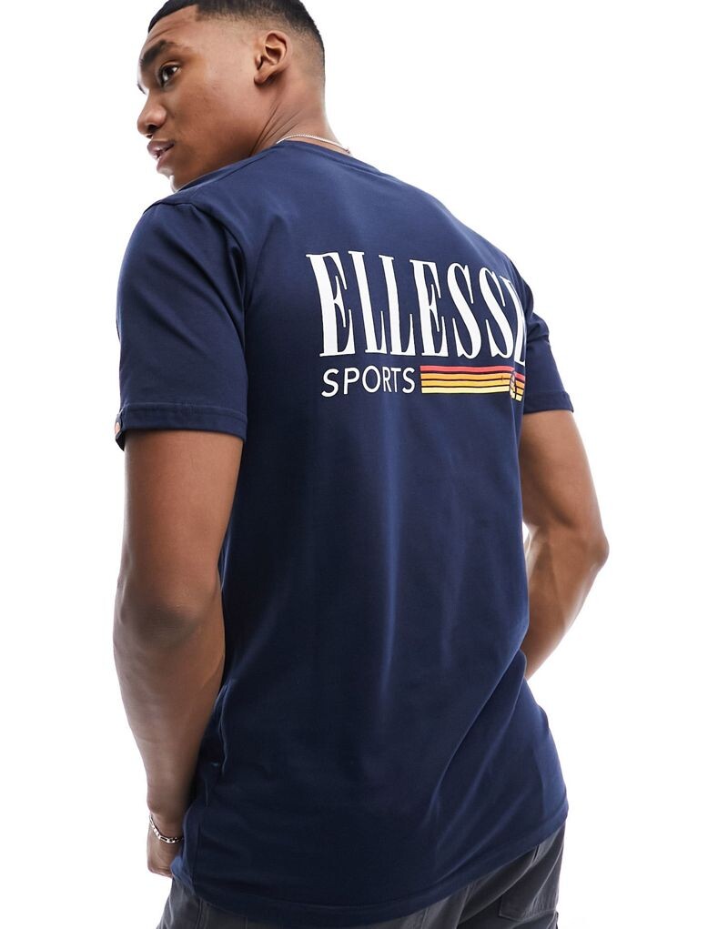 

Ellesse – Denron – Темно-синяя футболка с графическим принтом на спине