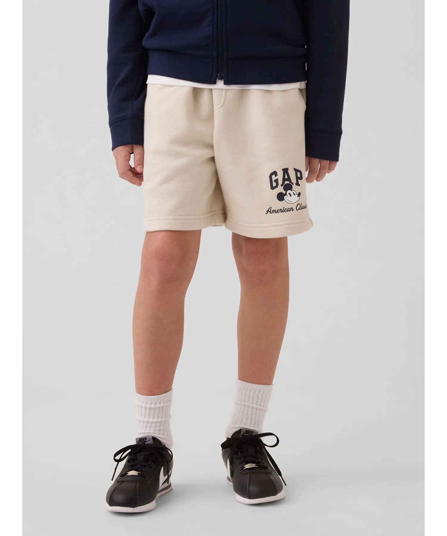 Детские шорты GapKids x Disney с изображением Микки Мауса, свободного кроя, с логотипом GAP.