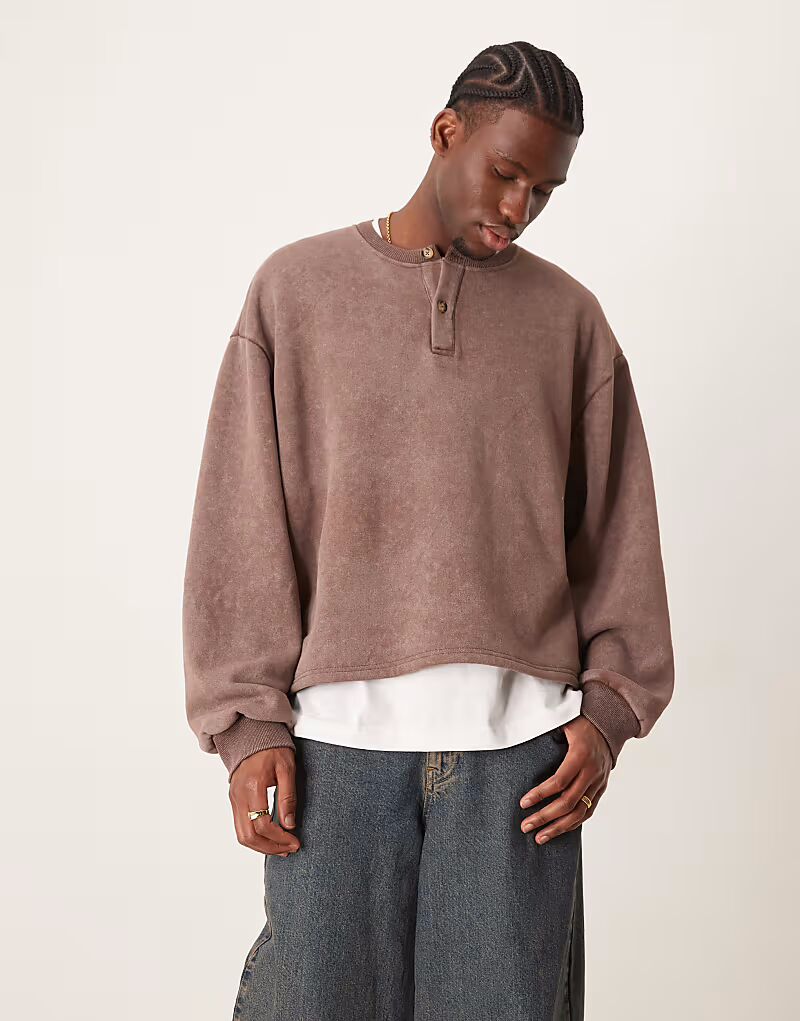 

Свободный джемпер ASOS DESIGN с заниженной линией плеч и воротником-хомутом, цвет: коричневый.