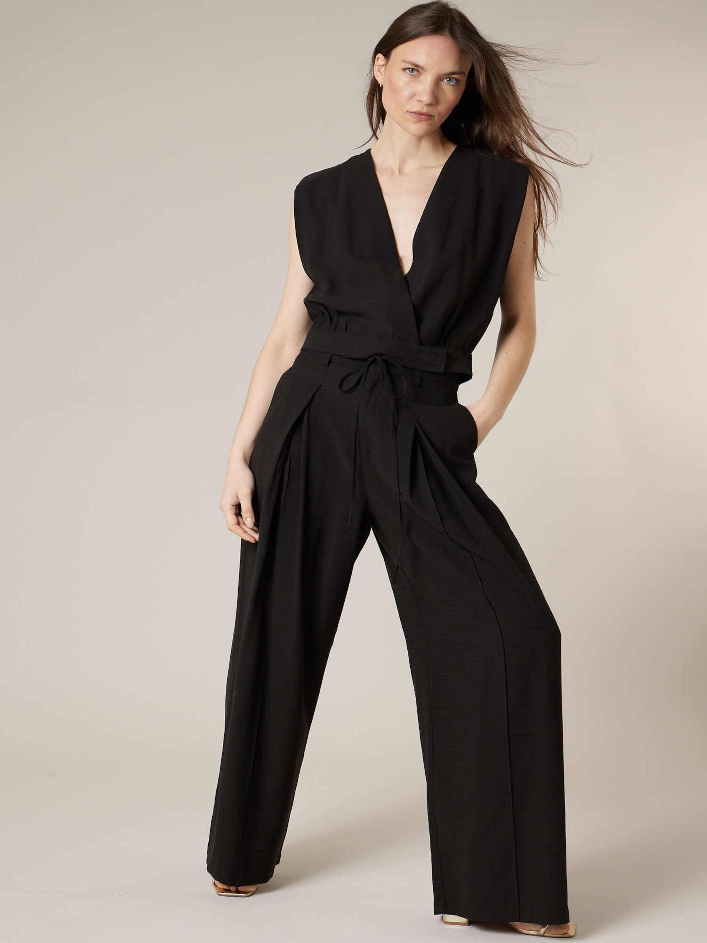 

Deeluxe Широкие брюки 'Valenza' в черном цвете