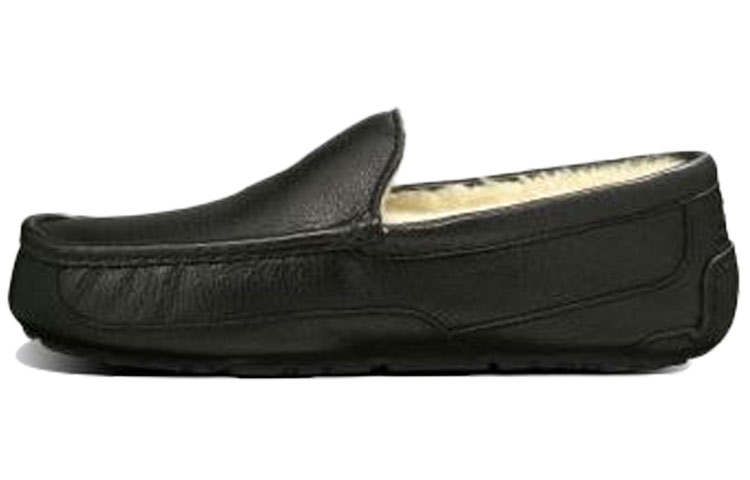 

UGG Ascot Lifestyle Shoes Men Low-top Black