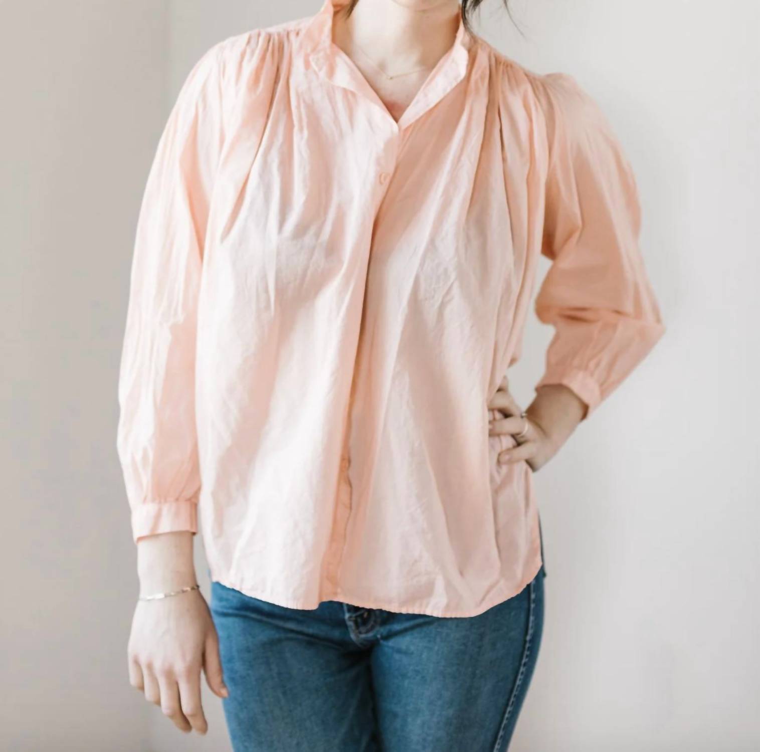 

Топ Flora персикового цвета A SHIRT THING