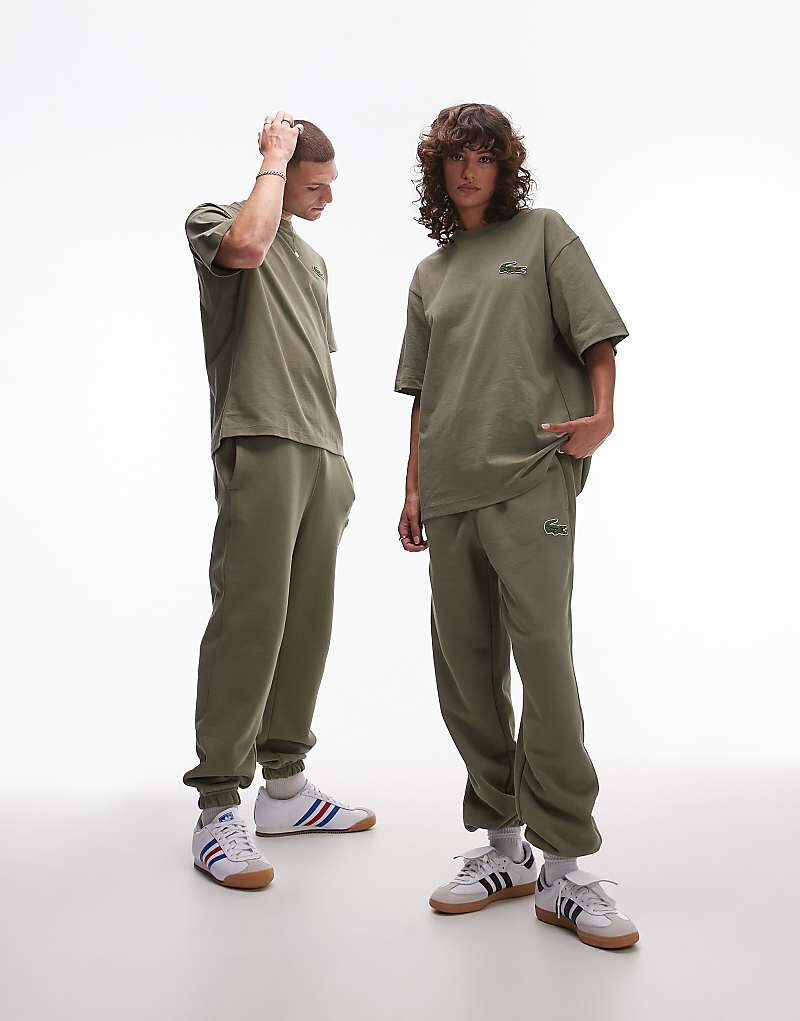 

Lacoste – спортивные штаны цвета хаки с логотипом