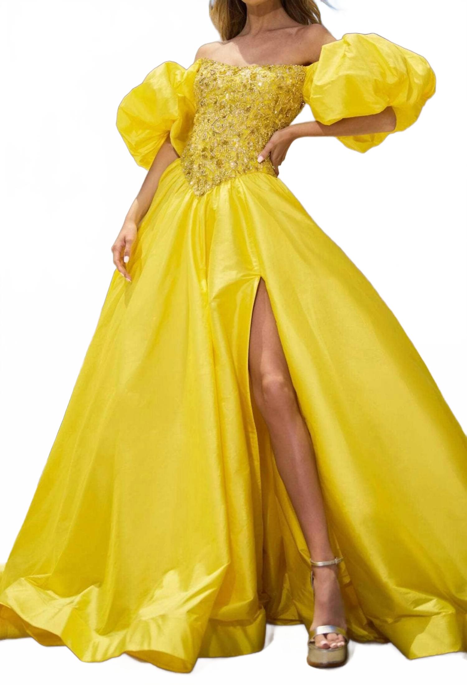 

Желтое платье-баллоун с бисером и открытыми плечами Sherri Hill