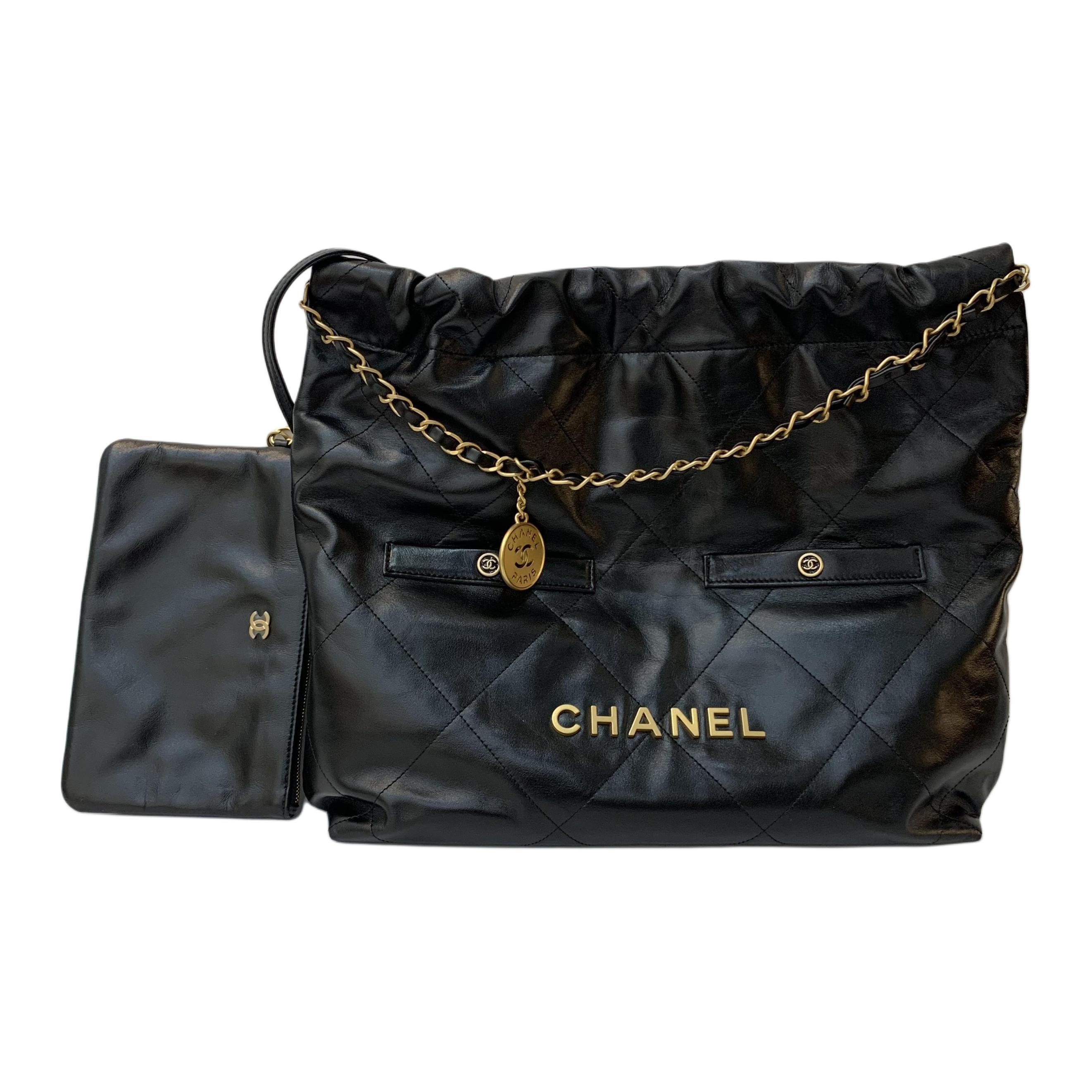 

CHANEL Яркая плиссированная сумка хобо из телячьей кожи черного цвета
