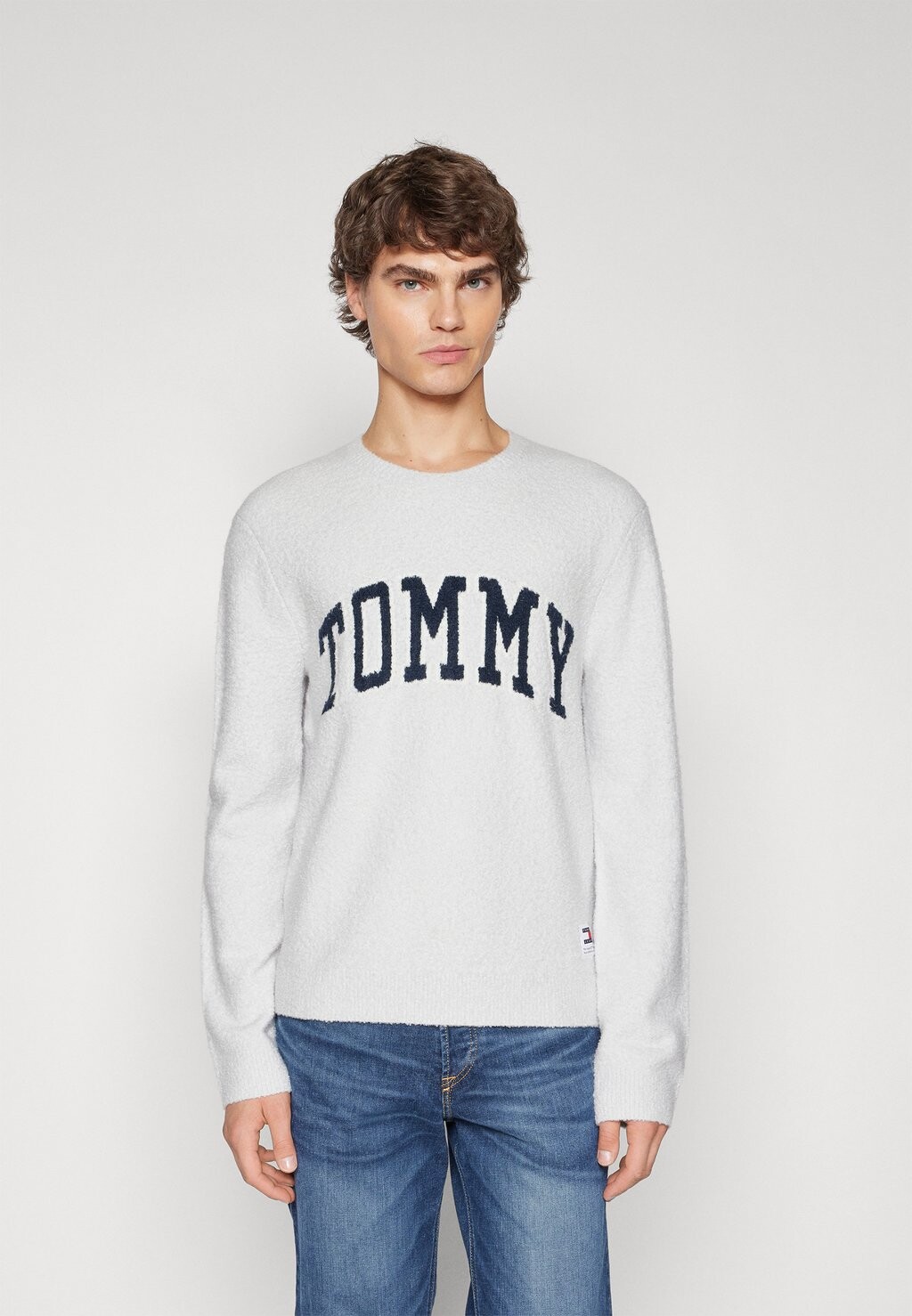 

Джемпер SLIM BOUCLE VARSITY SWEATER Tommy Jeans, цвет Mottled Grey