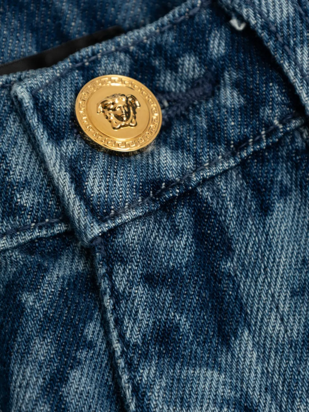 Джинсы с принтом медальонов Versace Kids, синий — фото 4