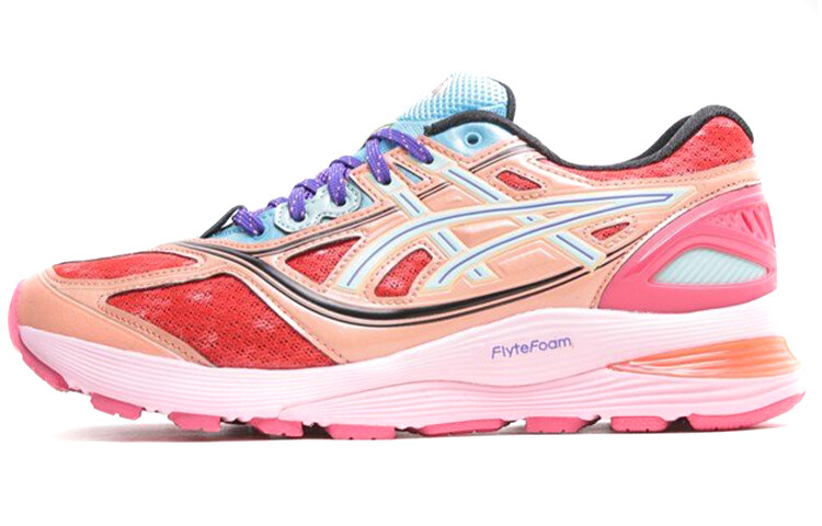 

Женские кроссовки для бега совместного бренда Asics Kiko Kostadinov
