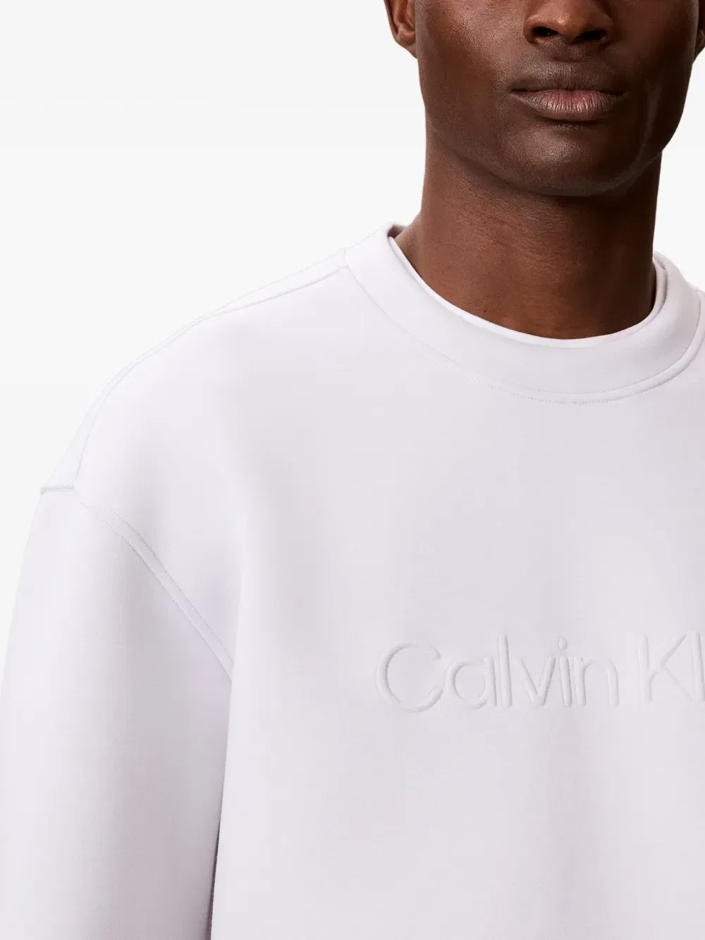 Свитшот со спущенными плечами и тисненым логотипом Calvin Klein, белый — фото 3
