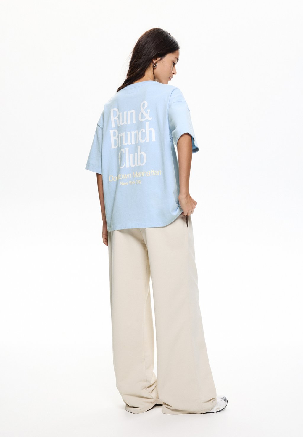 

Футболка с принтом RUN & BRUNCH CLUB PULL&BEAR, светло-голубой