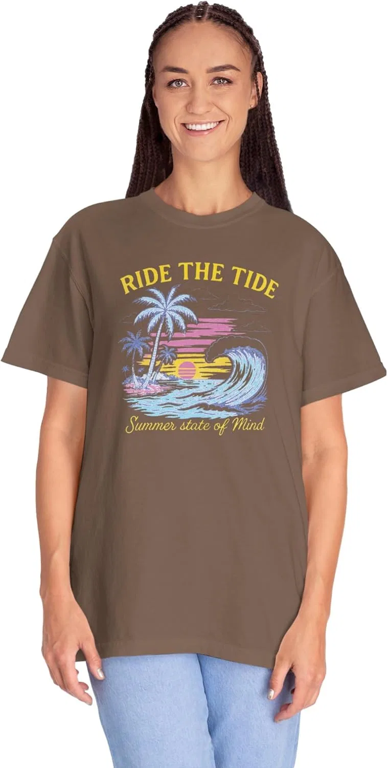Футболка Ride The Tide Surf Sunset, Comfort Colors 1717, пальмы, океанская волна, ретро-пляжное искусство — фото 4