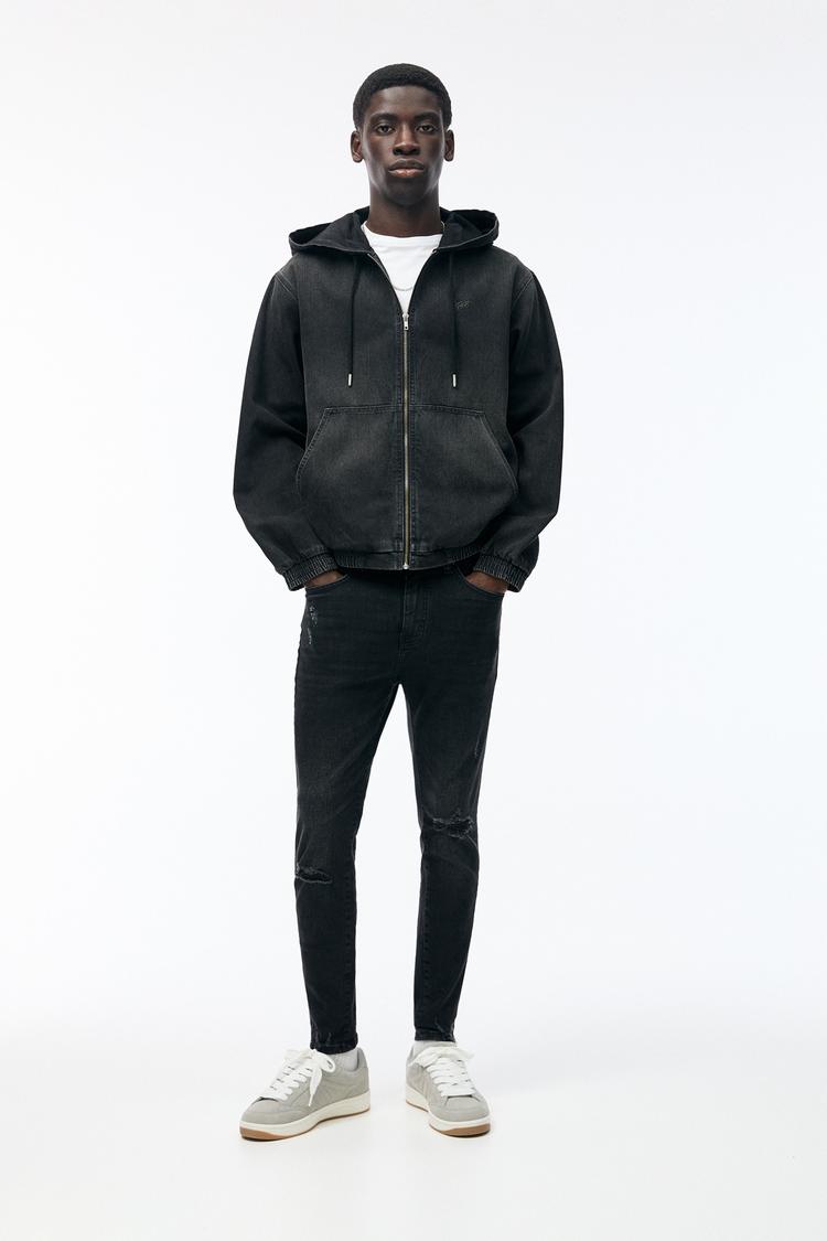 

Джинсы с рваными краями Pull And Bear, черный