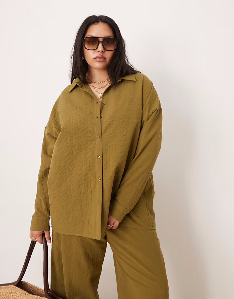 

Рубашка из сирсакера с запахом на спине Curve в оливковом цвете Asos Design