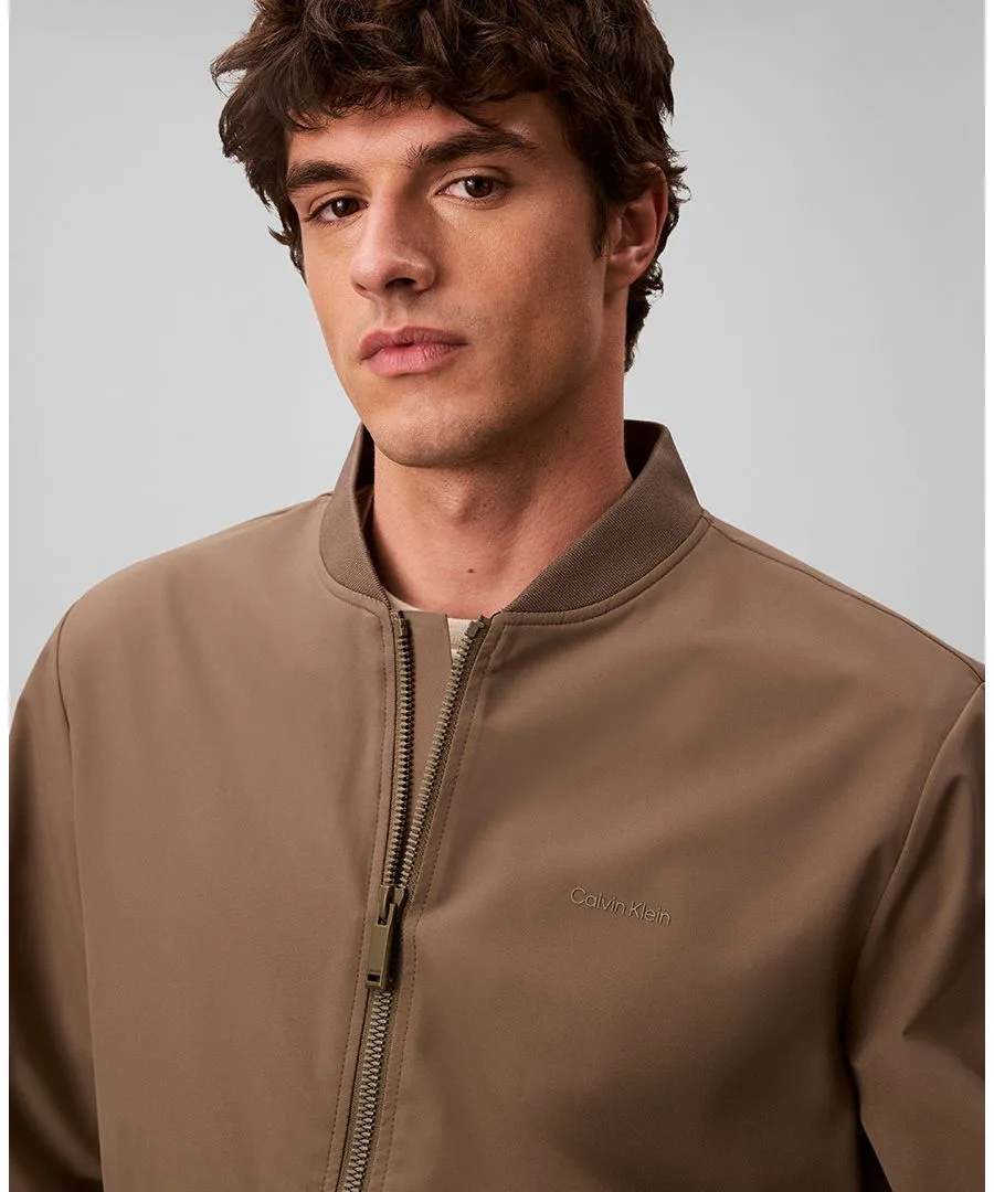Мужская куртка-бомбер классического кроя из материала Soft Tech Calvin Klein, Bungee Cord — фото 4