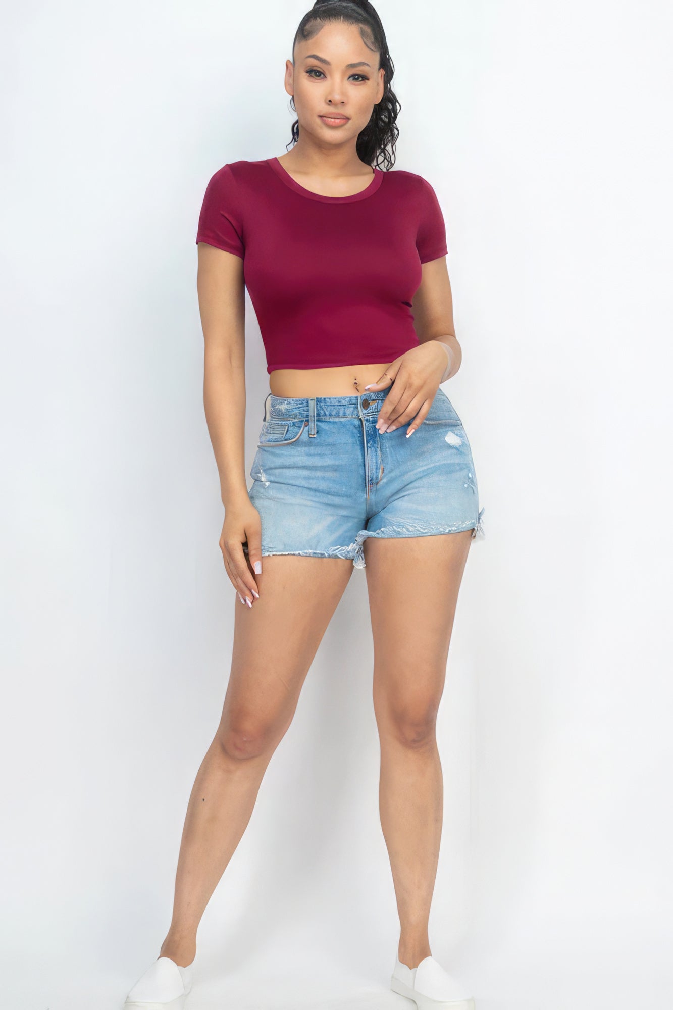 

Укороченный топ с короткими рукавами и круглым вырезом FASHNZFAB, цвет burgundy