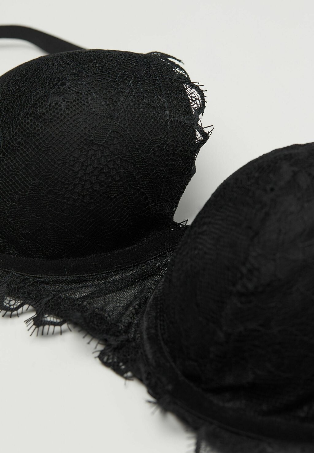 

Бюстгальтер на косточках SOFIA INTRIGUING BEAUTY Intimissimi, черный