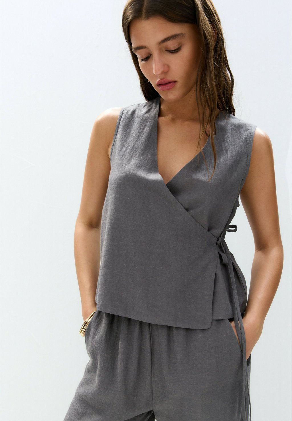 

Топ Blouse PULL&BEAR, серый