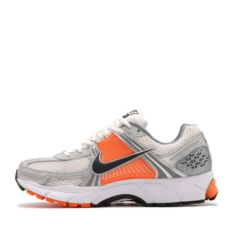 Кроссовки Nike Zoom Vomero 5 Platinum Tint Safety Orange, оранжевый — фото 2