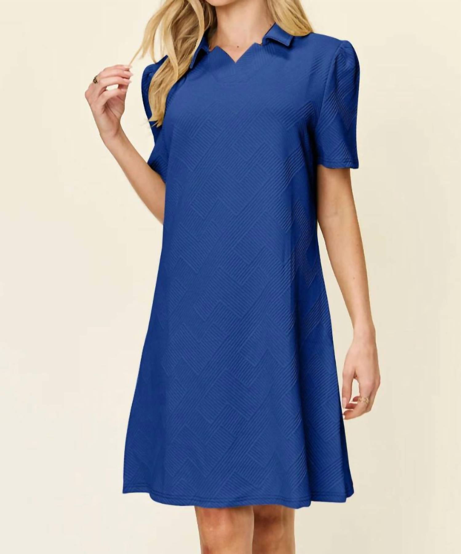 

Элайна Короткий Рукав Фактурное Платье В Королевском Синем SEE AND BE SEEN