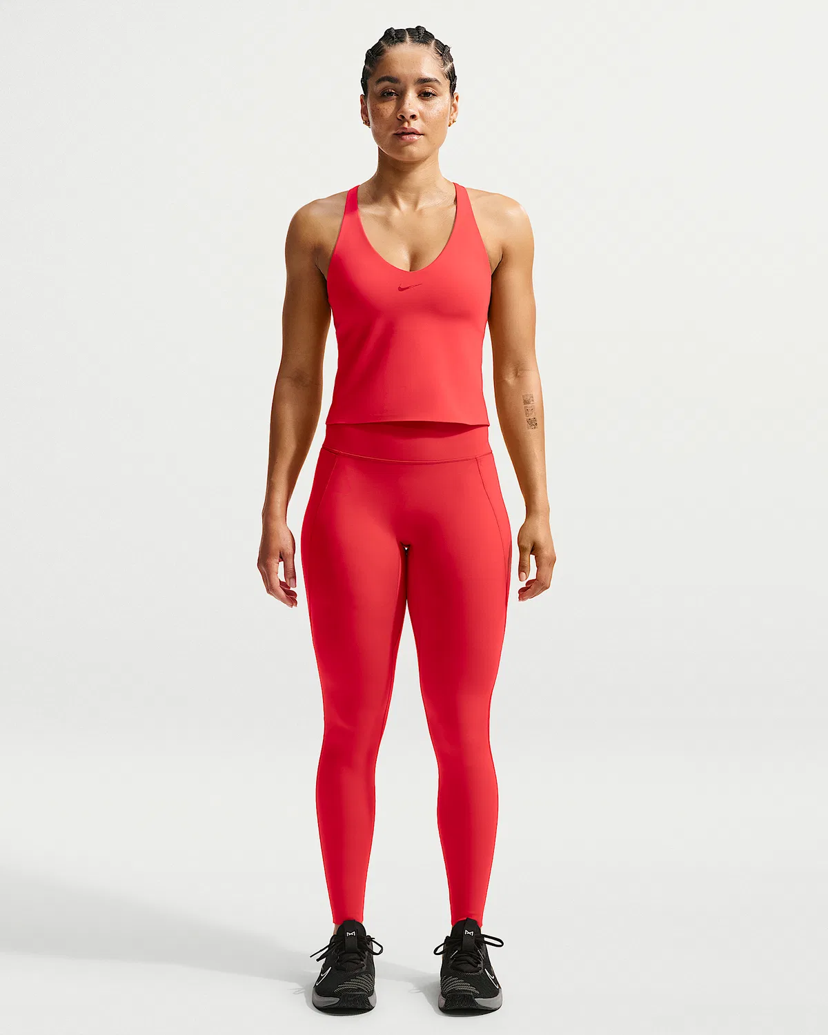Женский топ-бра Nike Universa средней поддержки с чашечками, Light Crimson/University Red/University Red — фото 4