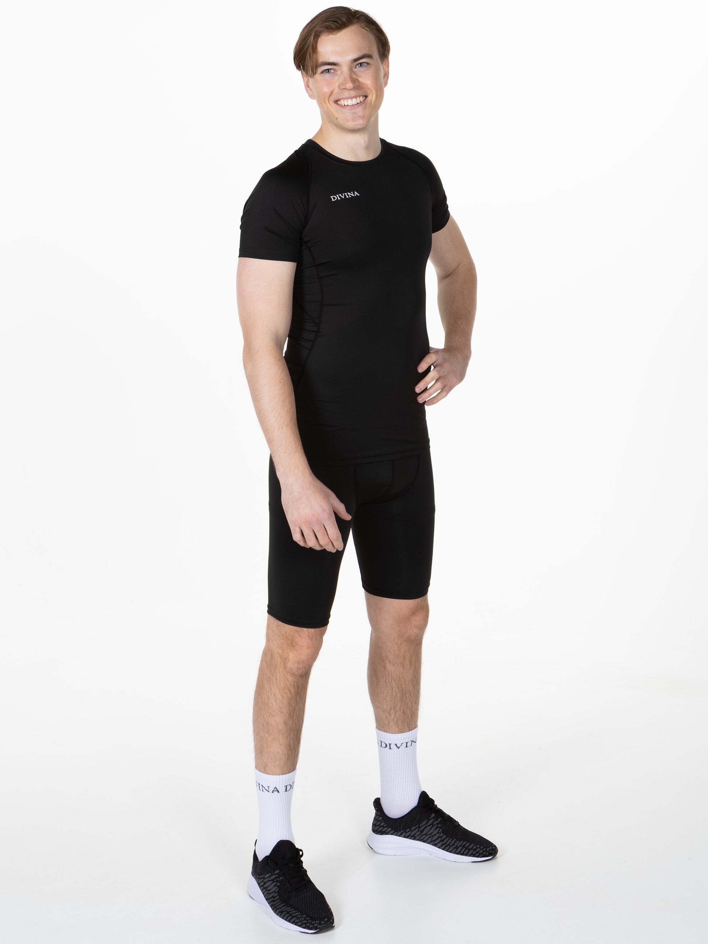 

Divina Футболка для тренировок 'Valide' в черном цвете