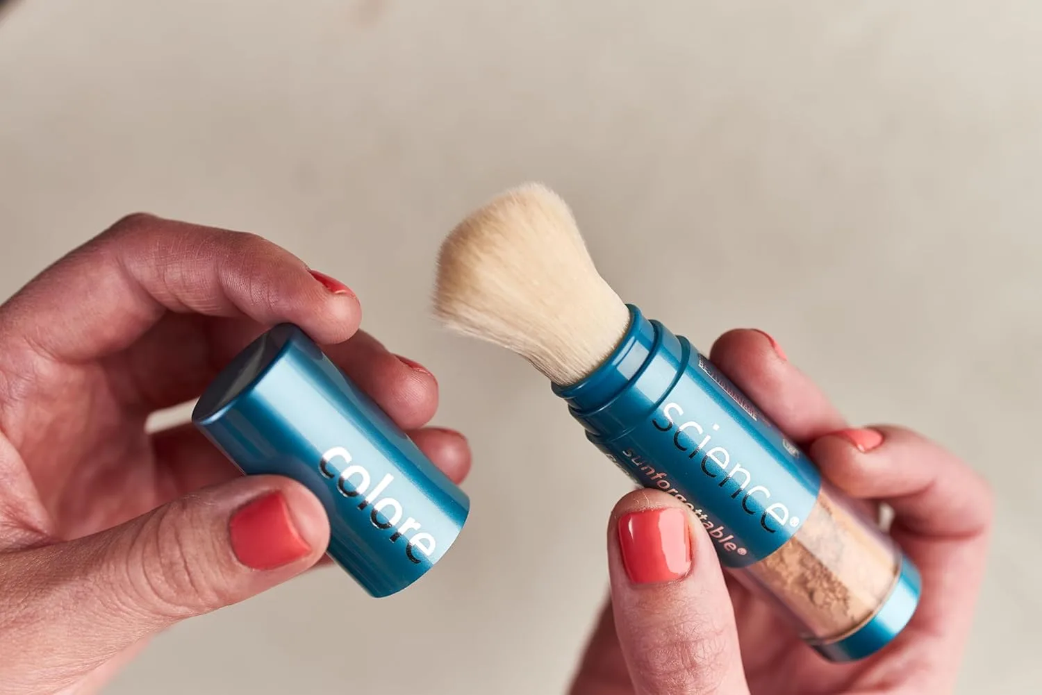 Минеральная солнцезащитная пудра Colorescience с кисточкой для чувствительной кожи, Bronze — фото 2