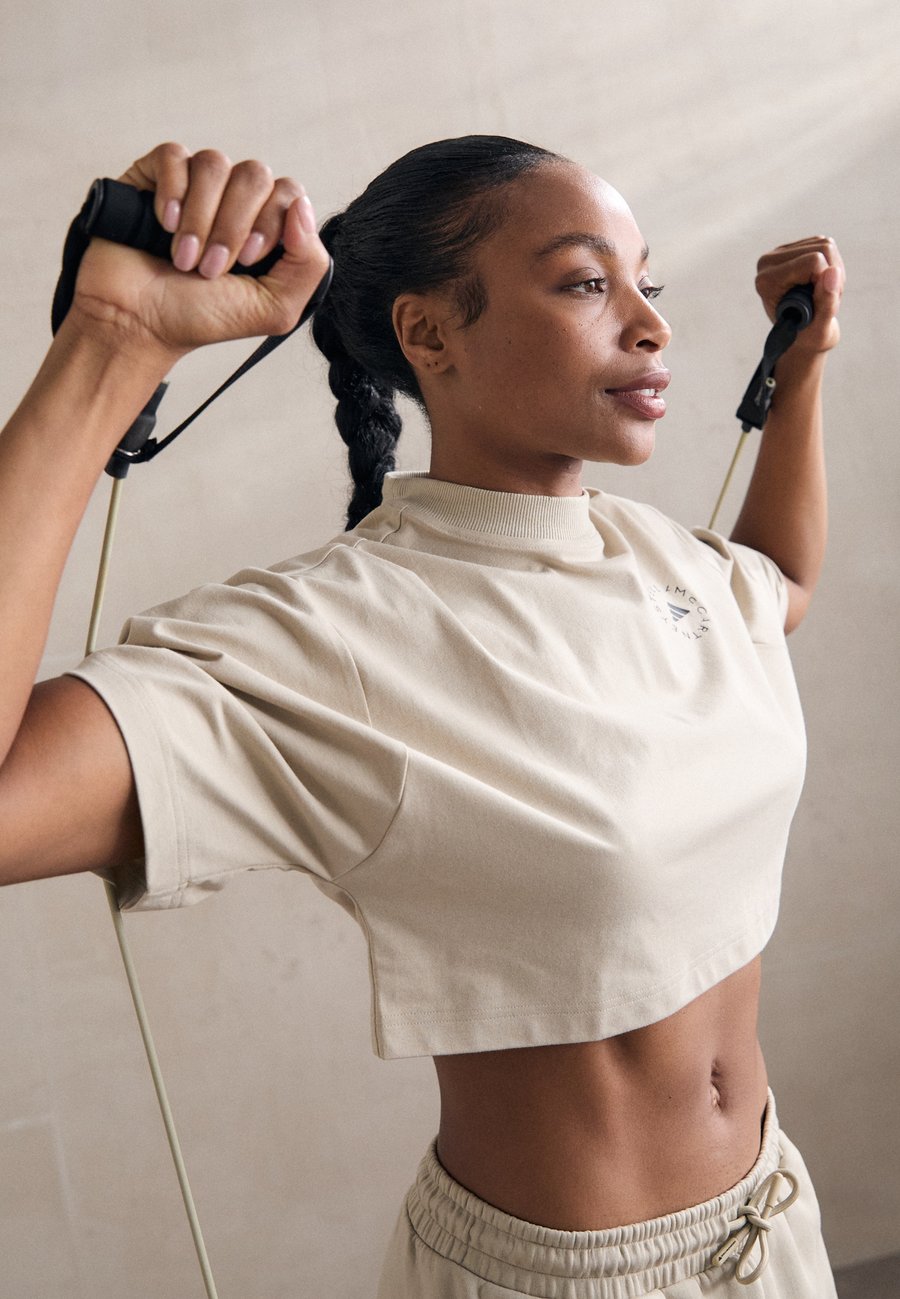 

Спортивная футболка Adidas by Stella McCartney CROP, Desert Sand/Sand