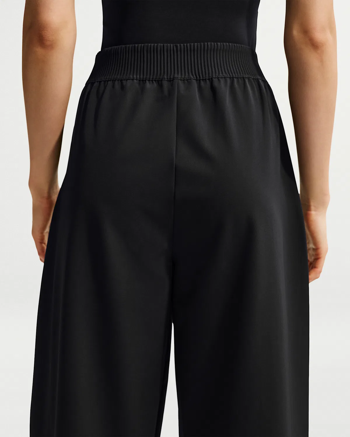 Женские штаны Nike 24.7 PerfectStretch Dri-FIT с высокой посадкой, свободного кроя, Black/Dark Smoke Grey — фото 3