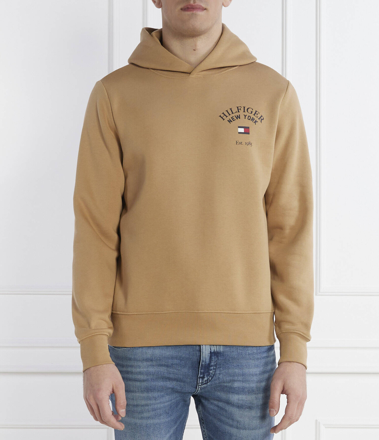 

Толстовка Tommy Hilfiger ARCHED VARSITY Regular Fit, коричневый
