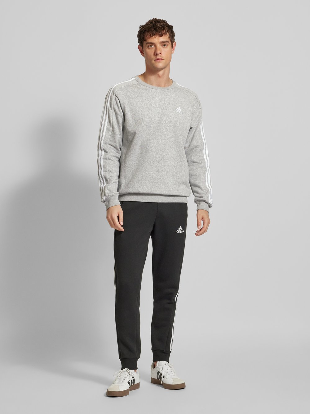 

Толстовка с вышитой этикеткой ADIDAS SPORTSWEAR, светло-серый