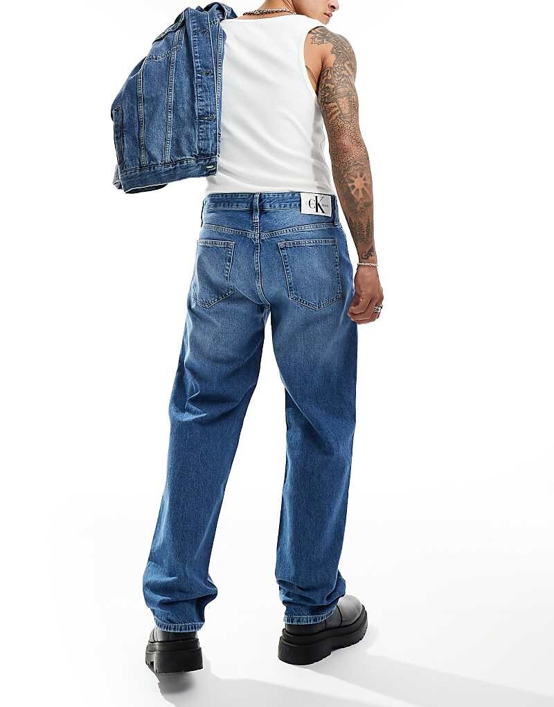 

Calvin Klein Jeans — светлые прямые джинсы в стиле 90-х