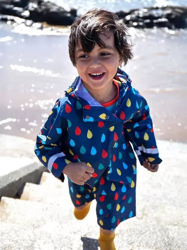 Детский дождевик Puddle Packaway, цвет Радужный дождь Frugi — фото 2