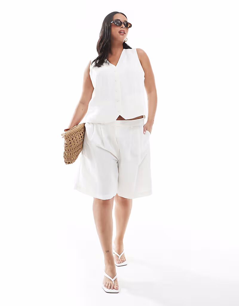 

Удлиненные шорты с высокой талией из белого льна Only Curve