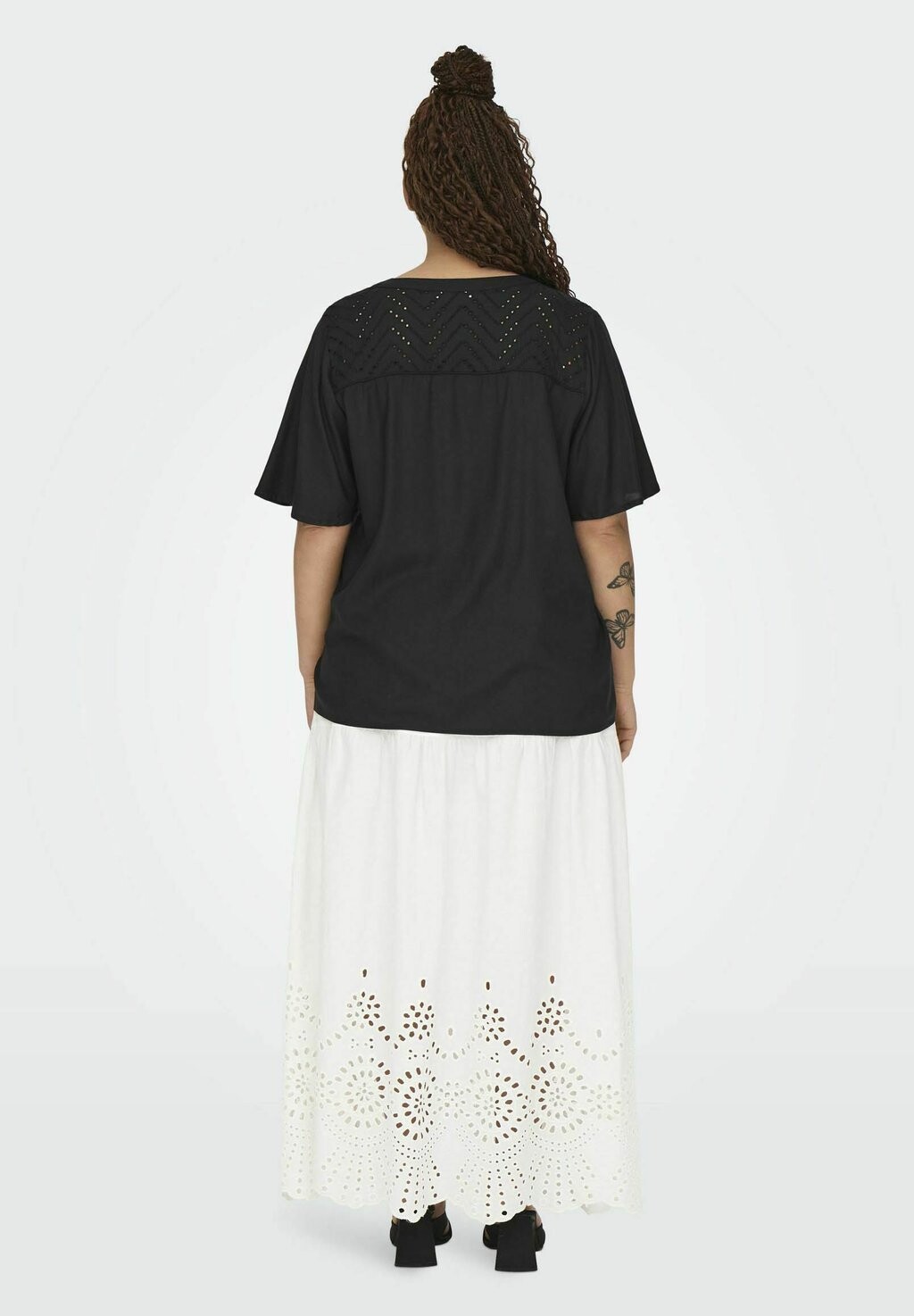 

Блуза CARSIDNEY LIFE V NECK ONLY Carmakoma, черный
