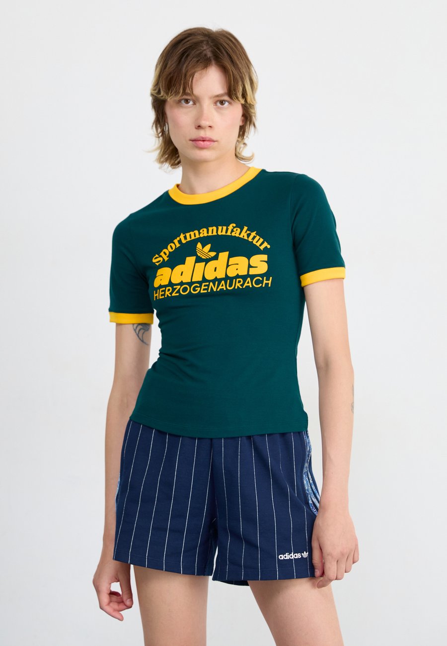 

Футболка Adidas Originals RETRO TEE, Aurora Ivy/Yellow/Green, Зеленый, Футболка Adidas Originals RETRO TEE, Aurora Ivy/Yellow/Green