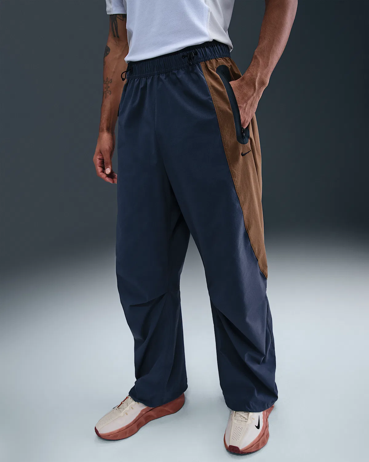 Мужские Oversized штаны Nike Tech Dri-FIT Woven Color-Block, Thunder Blue/Mosswood Brown/Black — фото 2