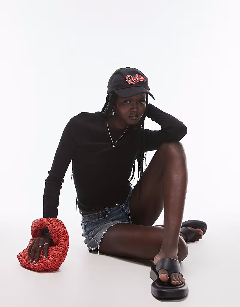 

Футболка с длинными рукавами и закругленным подолом, черная Topshop