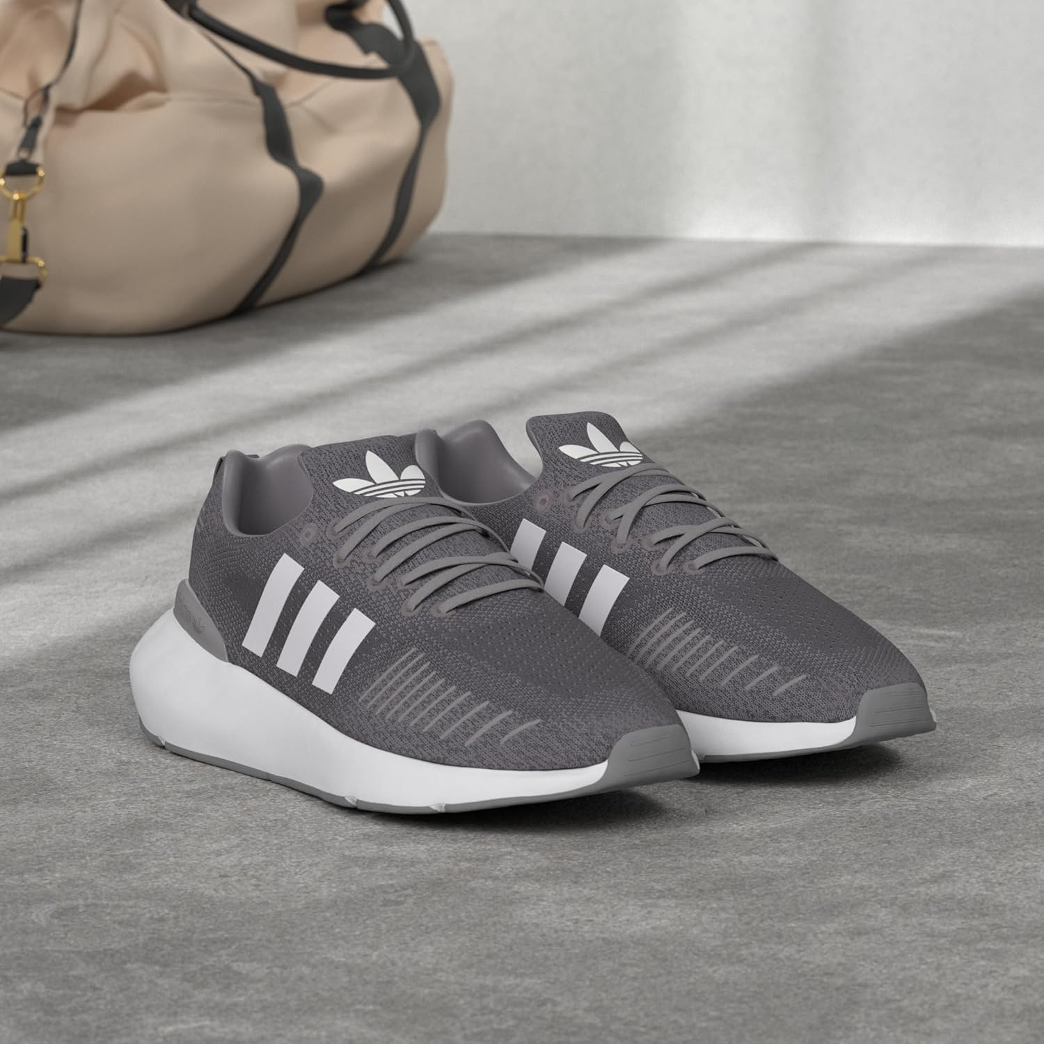 Мужские кроссовки adidas Swift Run 22, белый/серый — фото 2
