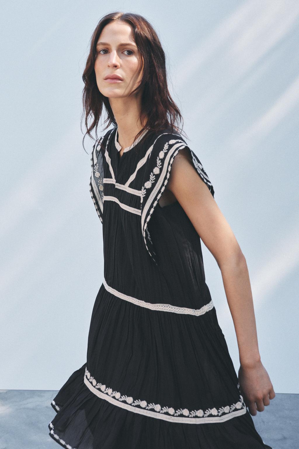 

Контрастное платье с вышивкой ZARA, цвет Black/Ecru