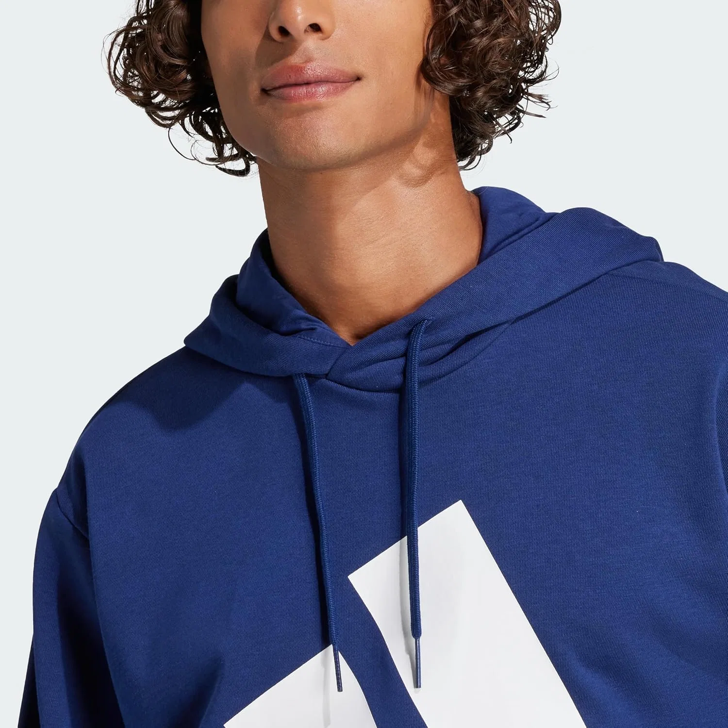 Толстовка Adidas Essentials Big Logo French Terry с капюшоном, темно-синий/белый — фото 2