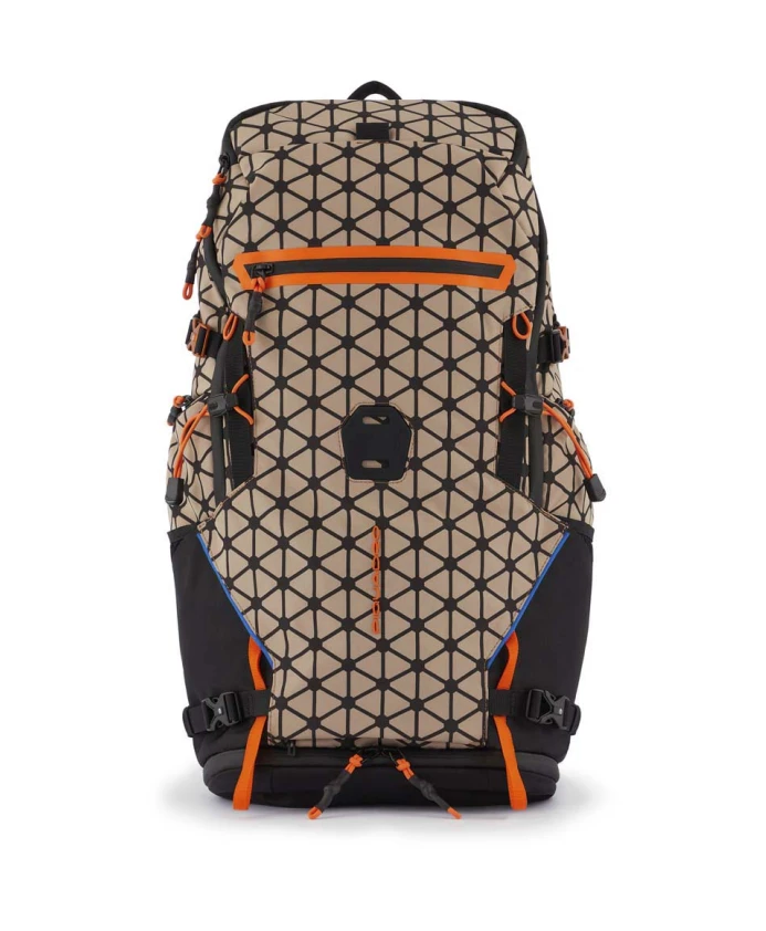 

Рюкзак для лыжных походов и треккинга, изготовленный из высокоэффективного полиэстера Cordura (на 40% состоящего из переработанного полиэстера). Piquadro, бежевый