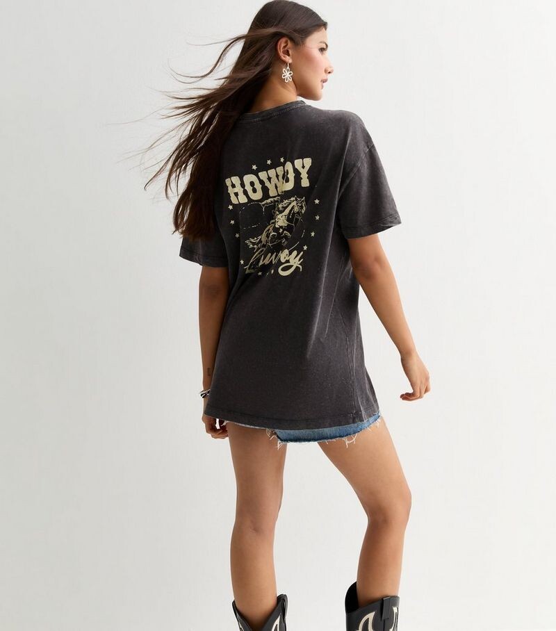 

Серая объемная хлопковая футболка с принтом Howdy Cowboy Acid Wash New Look, темно-серый