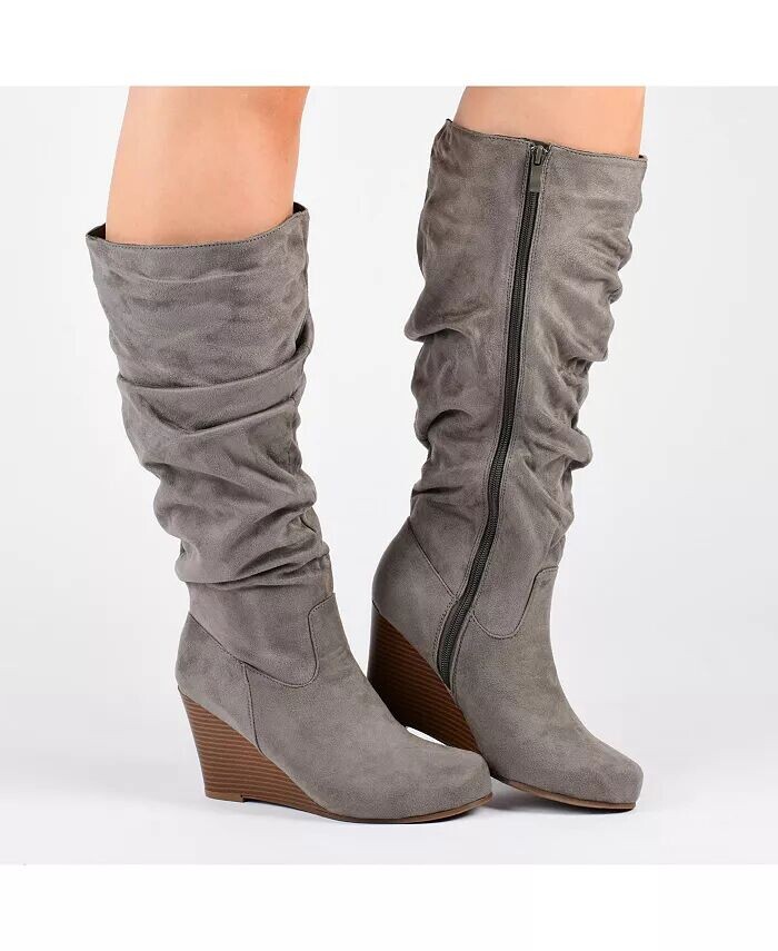 Женские сапоги Haze Wide Calf с оборками и высокой танкеткой Journee Collection, черный — фото 3